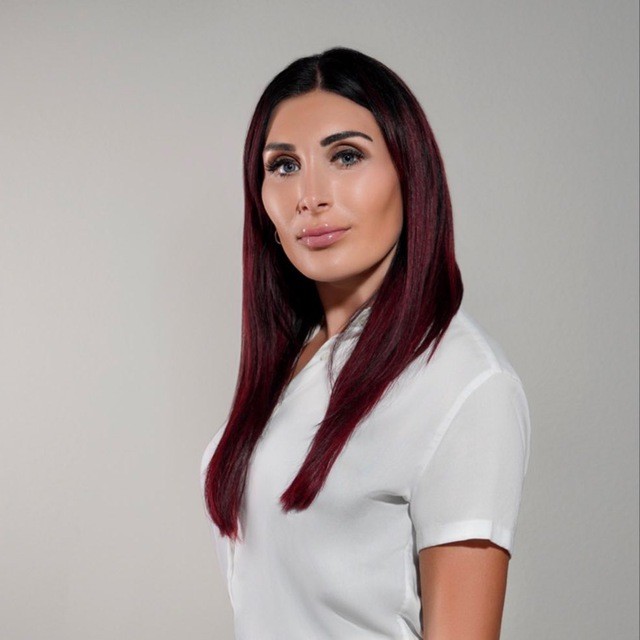 LAURA LOOMER